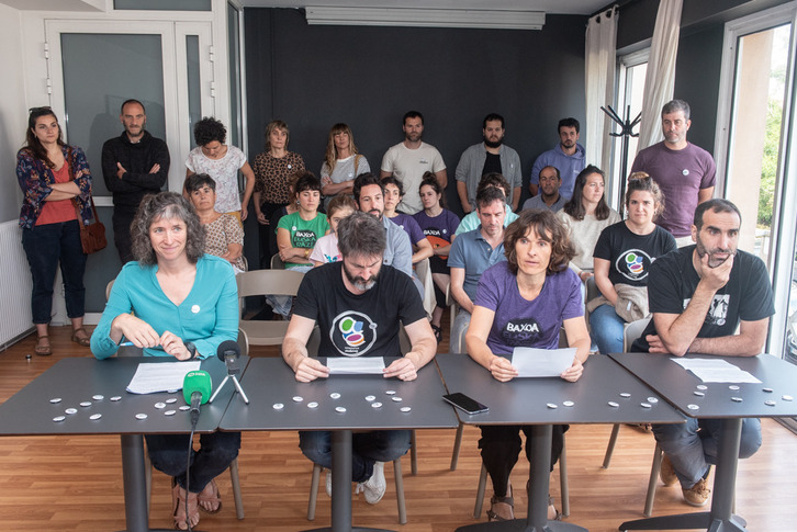 Hamarnaka irakasle bertaratu dira, gaur goizean, Baionan antolaturiko agerraldira.