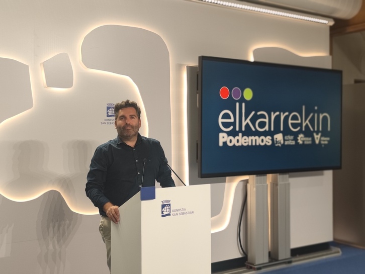 Víctor Lasa, portavoz de Elkarrekin Podemos, ha intervenido ante los medios.