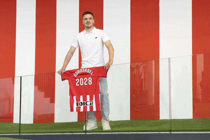 Andoni Gorosabel ha firmado un contrato con el club rojiblanco para las próximas cuatro temporadas.