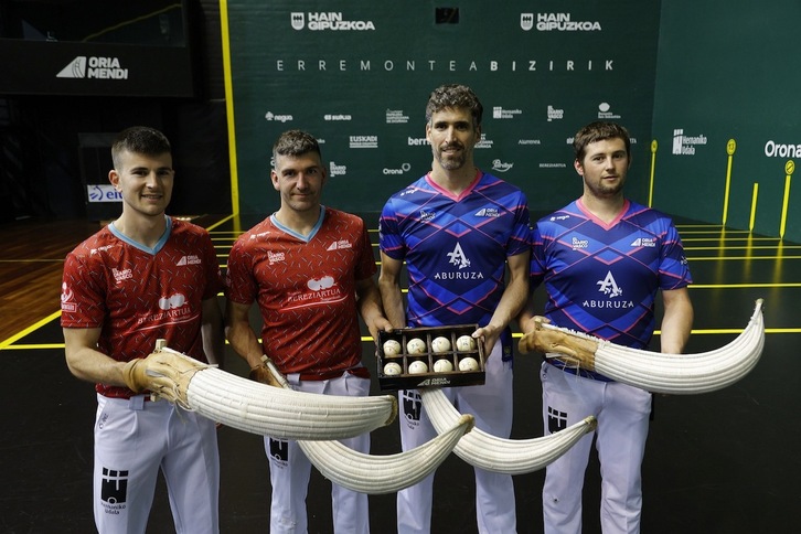Urriza-Martirena y Ansa II-Zubiri durante la elección de material de cara a esta semifinal.