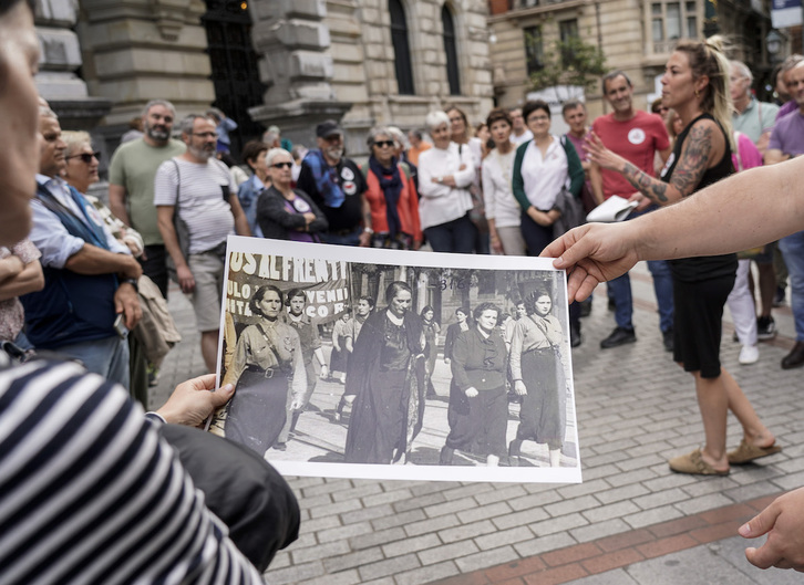 Recorrido histórico oirganizado por EH Bildu en el 87 aniversario de la caída de Bilbo.