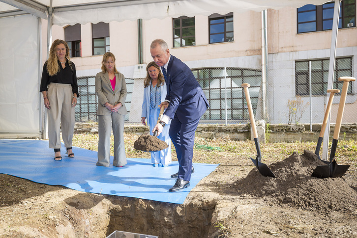 Iñigo Urkullu, en la colocación de la primera piedra del nuevo Hospital de Arrasate.