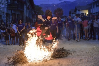 Arbizun San Joan sua piztuko dute igande iluntzean.