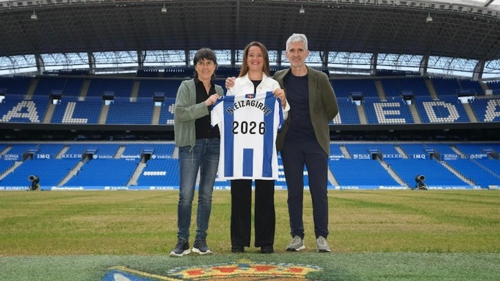 Nerea Eizagirre, Anoetan; Garbiñe Etxeberria eta Roberto Olabe Kirol zuzendariekin batera.