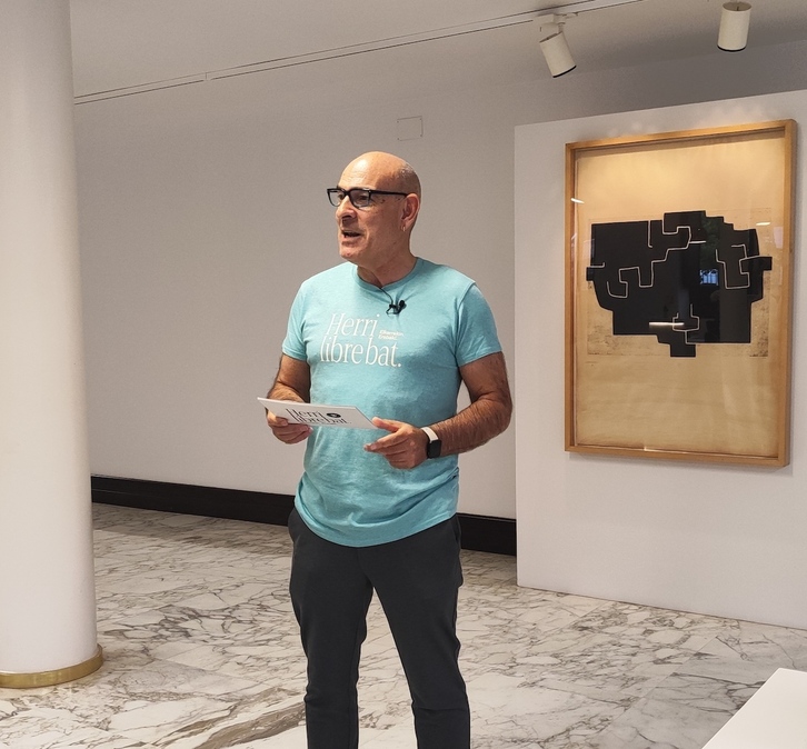 Josu Etxaburu Gasteizko Legebiltzarrean.