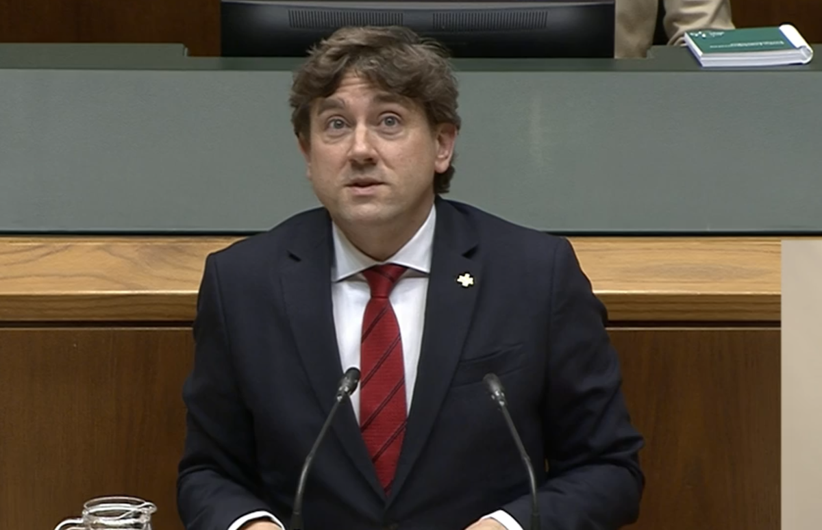 Eneko Andueza, en la tribuna.