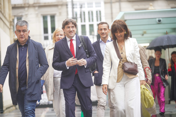 Eneko Andueza, gaur goizean, Gasteizko Parlamentura iristean.