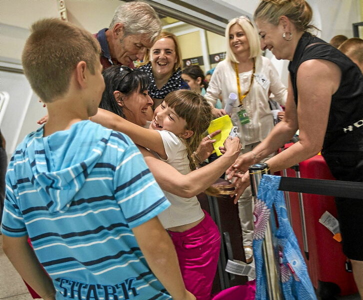 Txernobylgo haurren agurra, aireportuan.