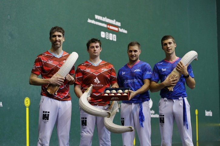 Los cuatro finalistas eligieron el material de cara a la final al término de las seminfinales.