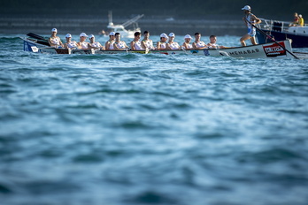 Donostiarrako trainerua, Zarauzko estropadan lehiatzen.