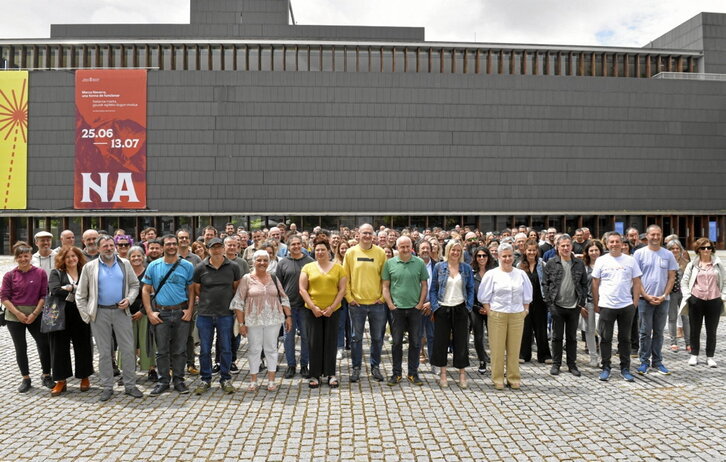 Ikastolen «familia argazkia», atzo, Baluarten.