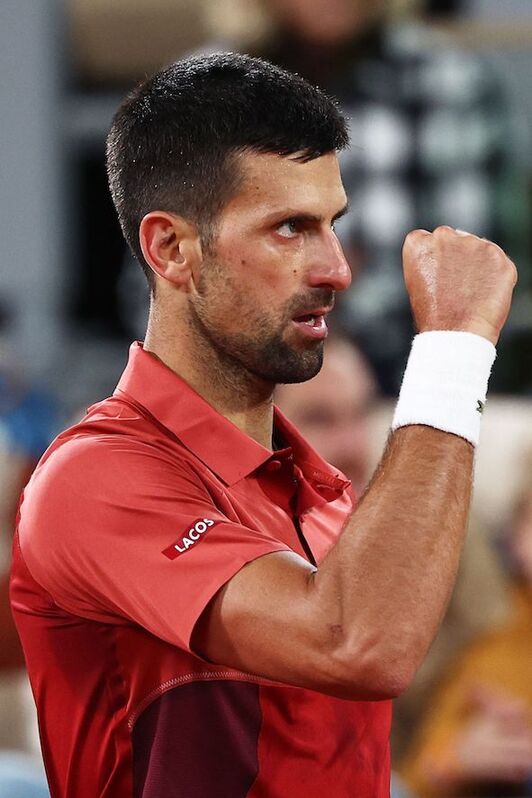 Novak Djokovic trabaja para estar de vuelta en las pistas en Wimbledon.