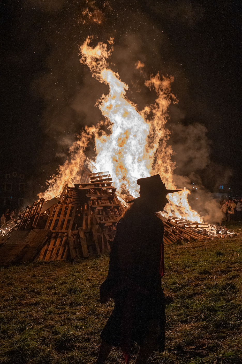 Errenterian San Joan bezperan piztutako sua.