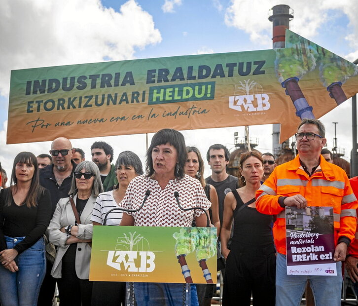 Comparecencia del sindicato LAB ante el Alto Horno número 1, en Sestao.