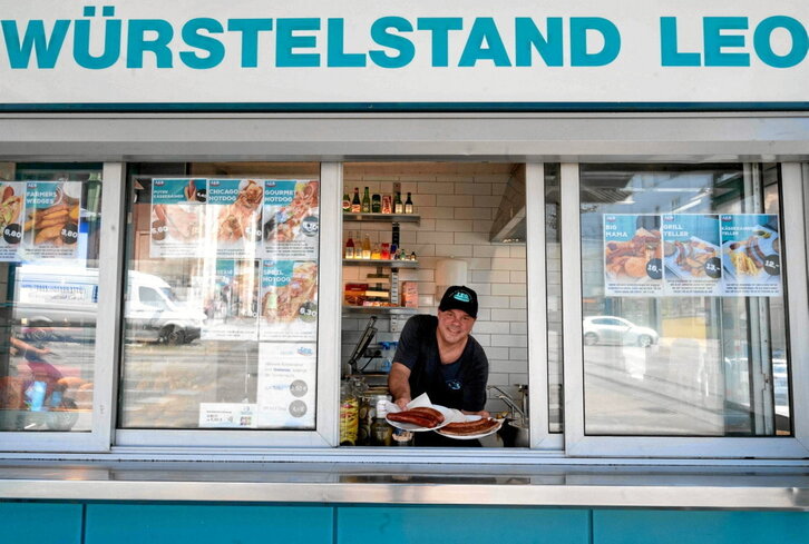 Patrick Tondle, Vienako saltoki zaharreneko saltzailea.