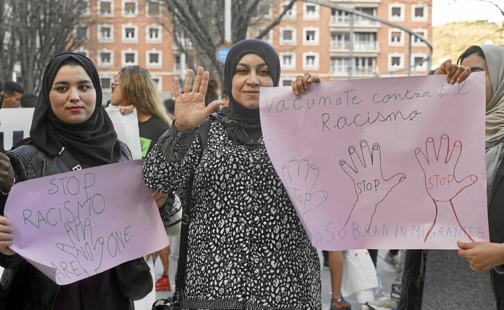 Bilbon arrazakeriaren aurka egindako mobilizazio bateko argazkia.