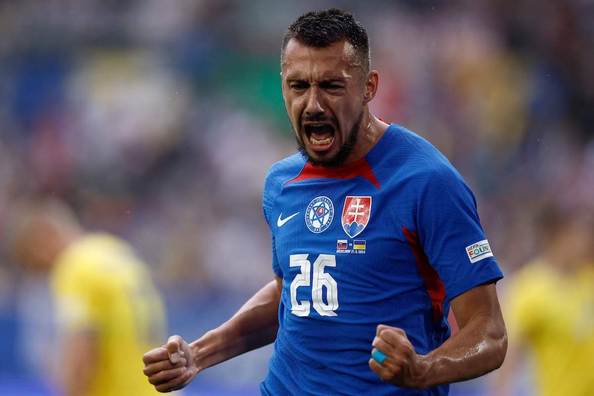 Ivan Schranz, delantero de Eslovaquia, celebra uno de sus goles. (Kenzo TRIBOUILLARD / AFP PHOTO)