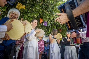 Eskoriatzan Euskal Jaia ospatuko dute astelehenean talo, sagardo eta trikiti doinuekin.