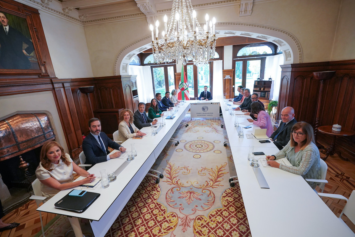 Primera reunión del Consejo de Gobierno.