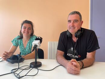 Amaia eta Mikel Larralde pilotariak, NAIZ irratiari eskainitako elkarrizketan.