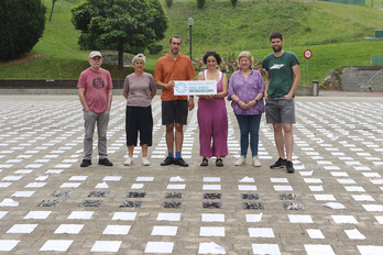 Integrantes de la Red de Personas Torturadas de Euskal Herria, en la comparecencia de Bilbo.