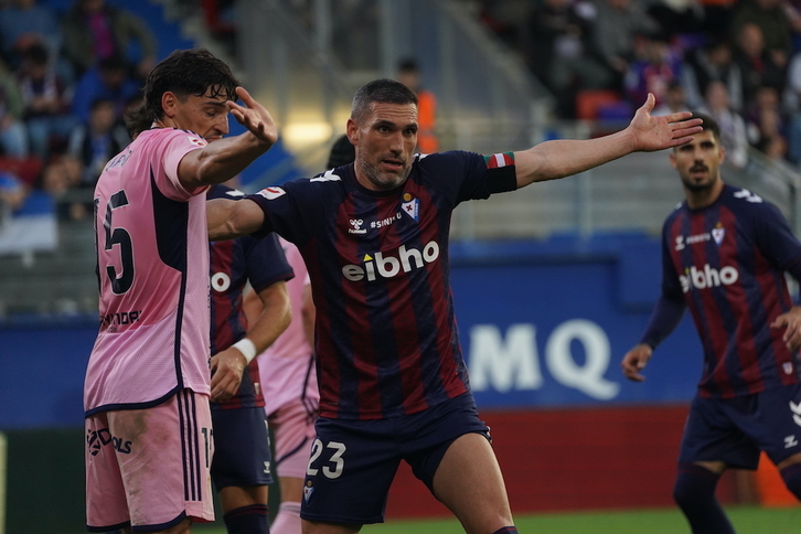 El capitán Anaitz Arbilla seguirá jugando en el Eibar el próximo curso.