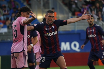 El capitán Anaitz Arbilla seguirá jugando en el Eibar el próximo curso.