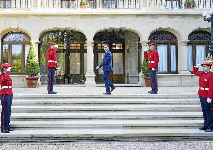 Pradales entra en Ajuria Enea para la toma de posesión de sus consejeros.