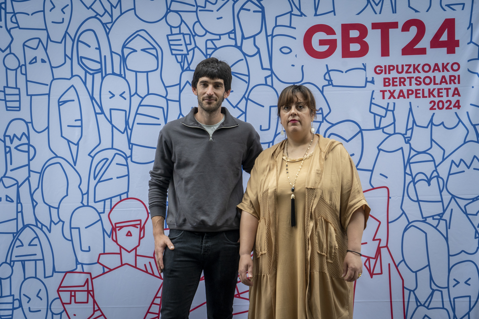 Gipuzkoako Bertsozale Elkarteko lehendakaria Asier Azpiroz eta Gipuzkoako Foru Aldundiko Kultura, Lankidetza, Gazteria eta Kiroletako diputatua Goizane Alvarez