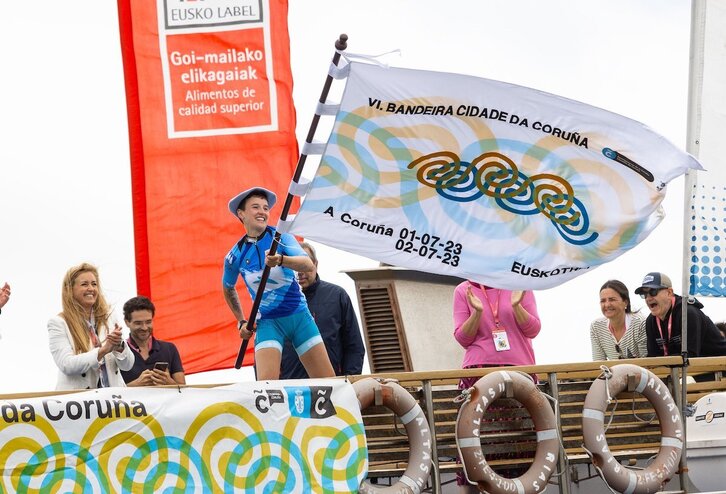 Arraun Lagunakek iazko garaipena errepikatu du Coruñako uretan.