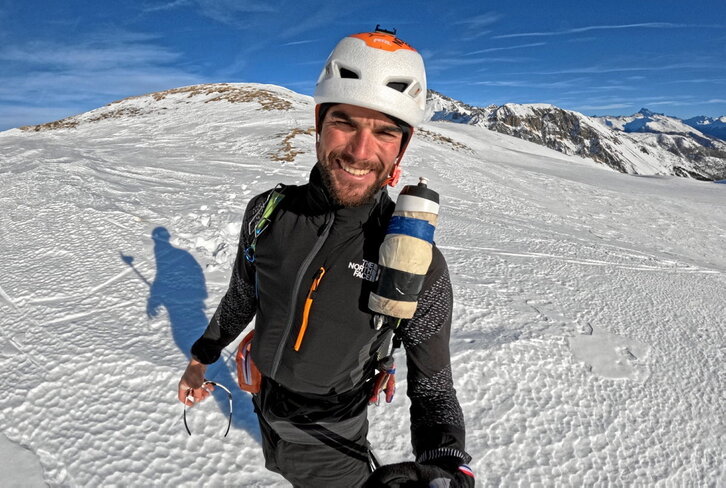 Jean Corneloup-ek eredu hiperalpinistarekin lotzen du Benjamin Vedrines.