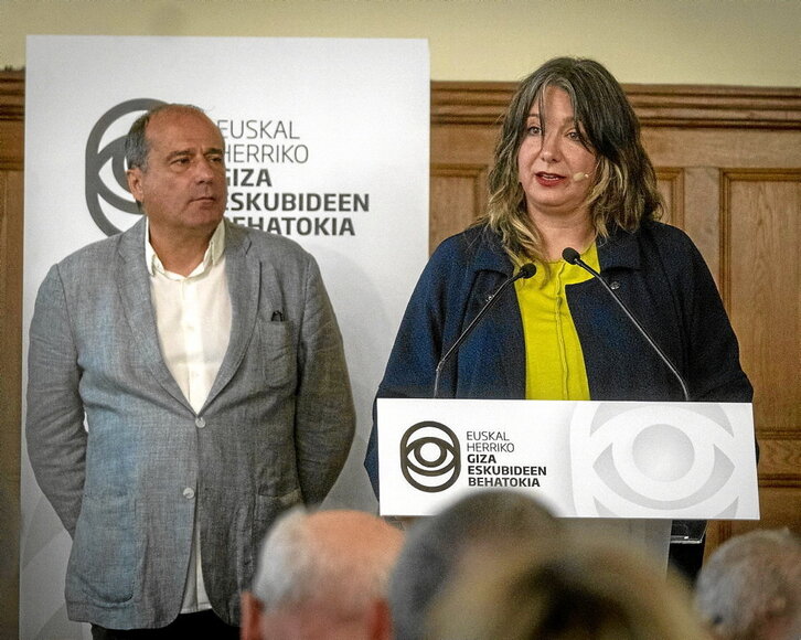 Agus Hernan eta Iratxe Urizar, Behatokiaren izenean hizketan.