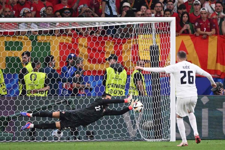 Diogo Costa ha detenido tres penaltis a Eslovenia.