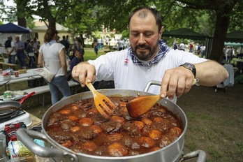 Sukalkia prestatzeko Bizkaiko sukaldaritza tradizionaleko osagaiak erabiliko dira.