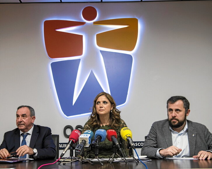 La consejera San José y el entonces director de Osalan y ahora de Gogora, Alonso.