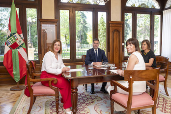 El lehendakari se ha reunido con las alcaldesas que están al frente de Eudel.