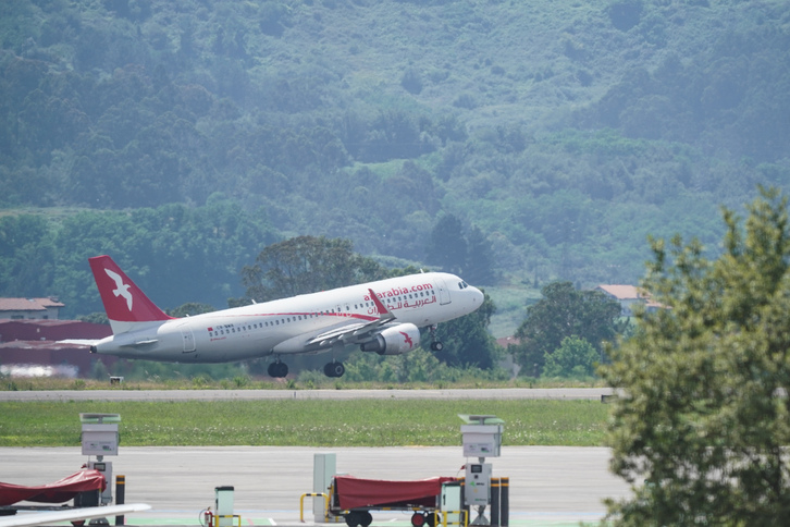 El avión ha despegado sin el joven saharaui a bordo. 