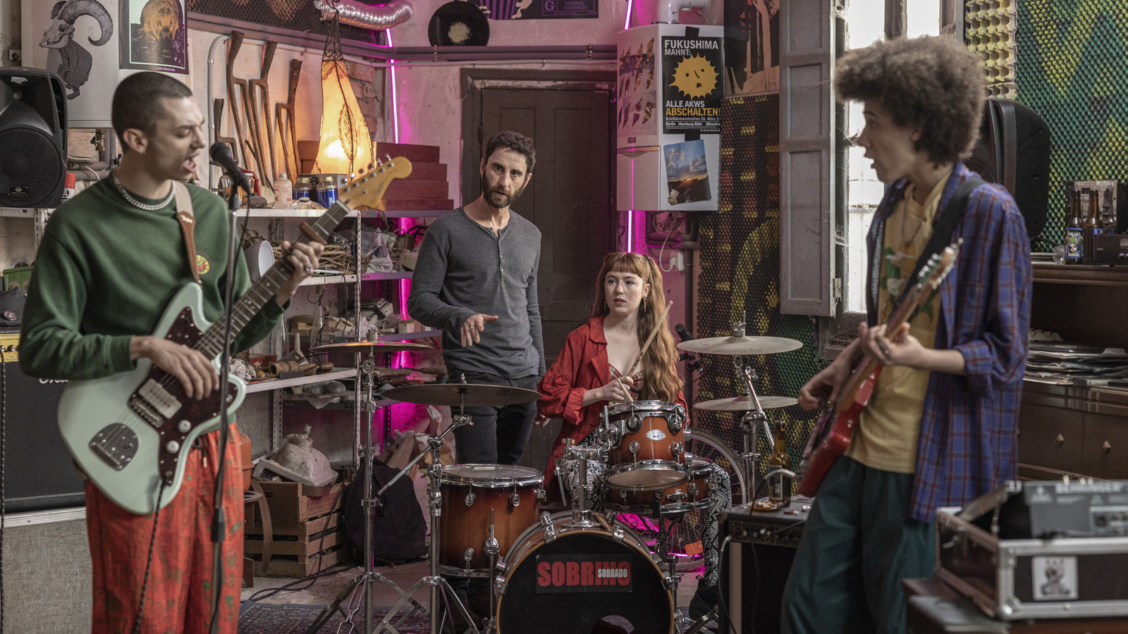 El trío de jóvenes músico y su profesor, Dani Rovira (David HERRANZ)