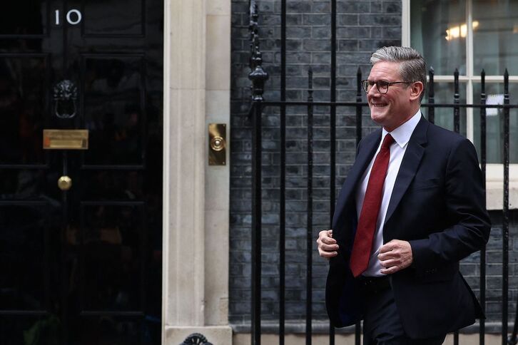  El primer ministro británico, Keir Starmer, llega a la residencia oficial del 10 de Downing Street.