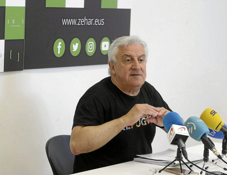 Zehar-Errefuxiatuekin erakundeko presidente Javier Galparsoro, Bilbon, atzo.