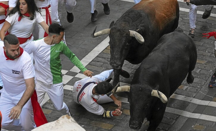 Dos toros se descolgaron en el encierro de los Cebada Gago.