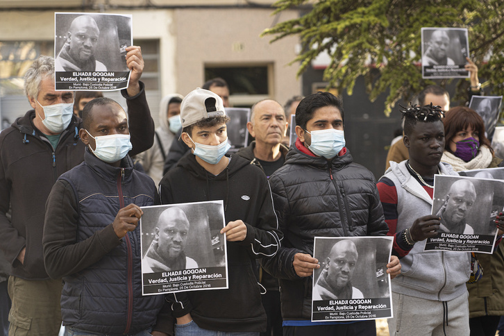 Concentración en Iruñea en 2022 tras la muerte en manos policiales del senegalés Elhadji Ndiaye.
