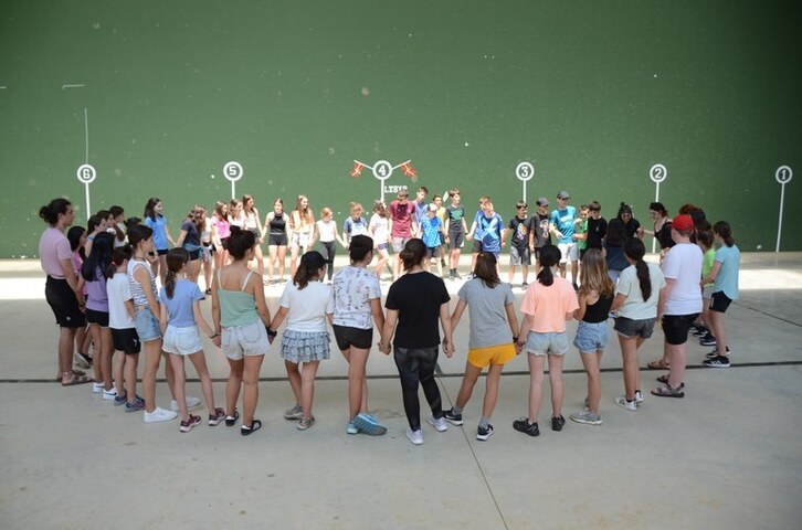 Irudian, Bertso Udalekuak Larraulen. 