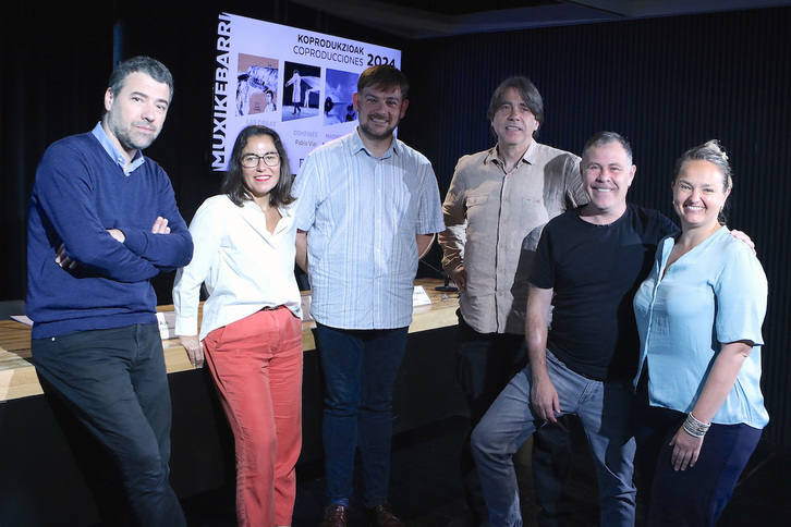 Lau koprodukzioen aurkezpena, Getxoko Muxikebarrin.