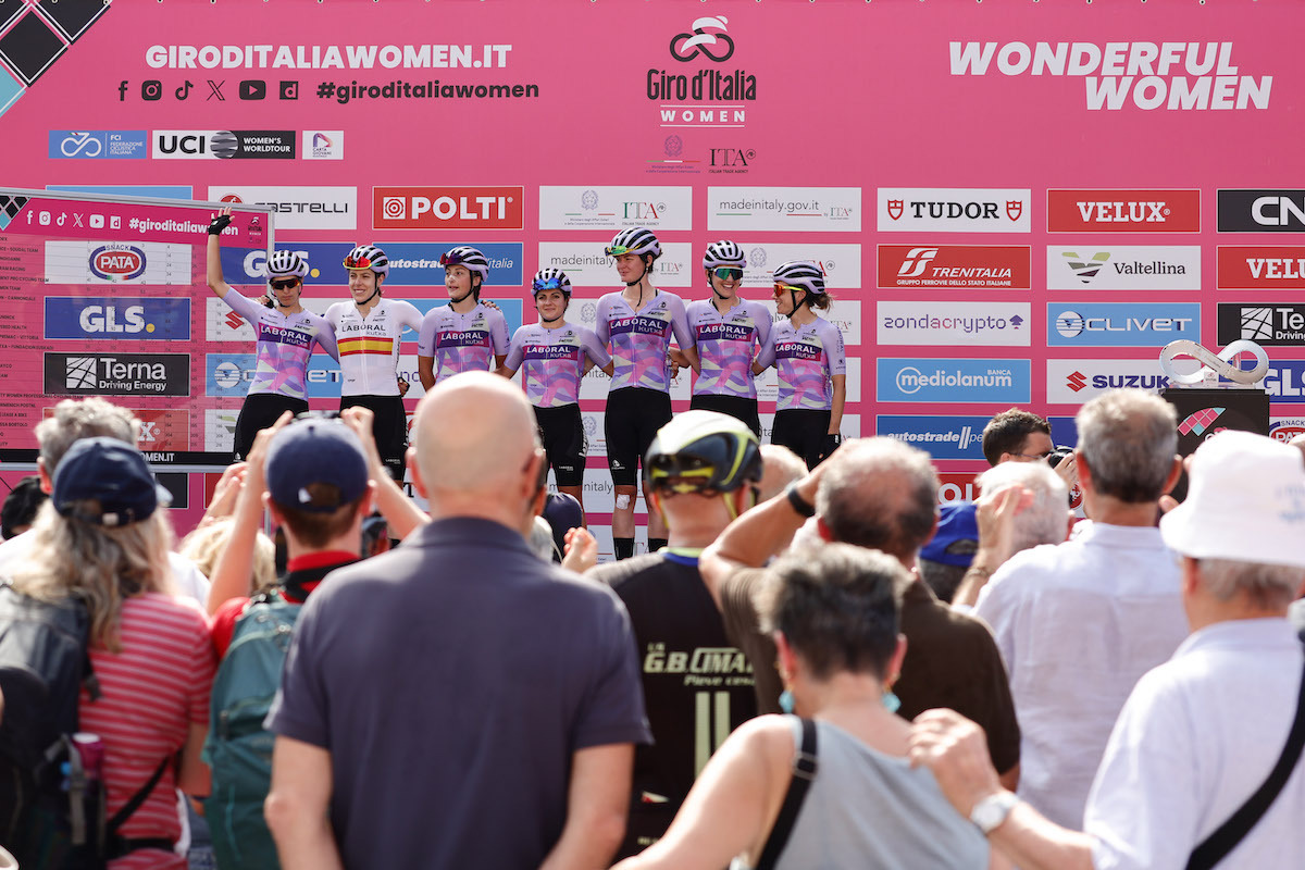 El equipo del Laboral Kutxa en el Giro. (SPRINT CYCLING)