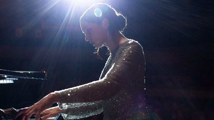 Taeke Nicolaï encarna a Jennifer Rogiers.