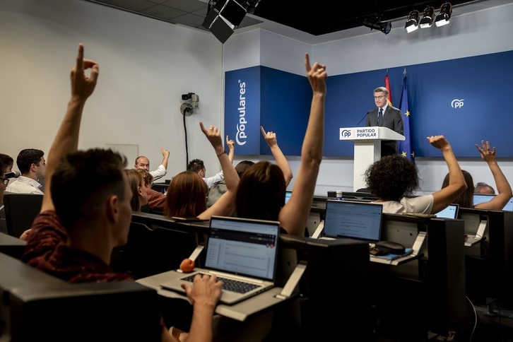 Máxima expectaciòn mediática en la comparecencia de Alberto Núñez Feijóo.