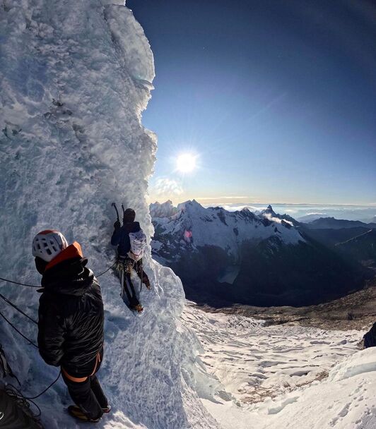 Talde japoniarrak jarduera bikaina egin du Quitarajuko hegoaldeko horman.