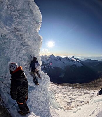 Talde japoniarrak jarduera bikaina egin du Quitarajuko hegoaldeko horman.
