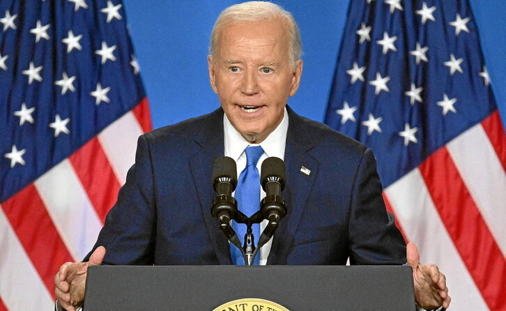 Joe Biden presidente estatubatuarra, ostegun gaueko agerraldian.